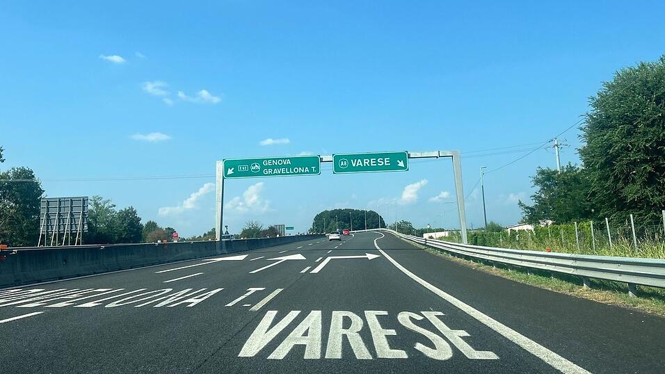 Italien nimmt für sich in Anspruch, die älteste Autobahn der Welt zu besitzen: die Strecke zwischen Mailand und Varese. (Archvbild) Italien nimmt für sich in Anspruch, die älteste Autobahn der Welt zu besitzen: die Strecke zwischen Mailand und Varese. (Archvbild)