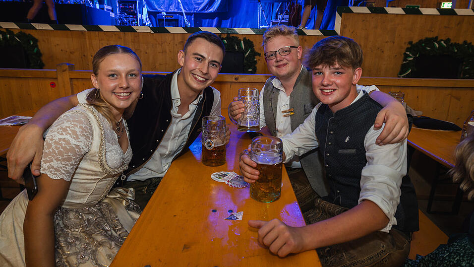 Die Partybilder vom Donnerstag, 15. August 2024, aus dem Festzelt Weckmann. Die Partybilder vom Donnerstag, 15. August 2024, aus dem Festzelt Weckmann.