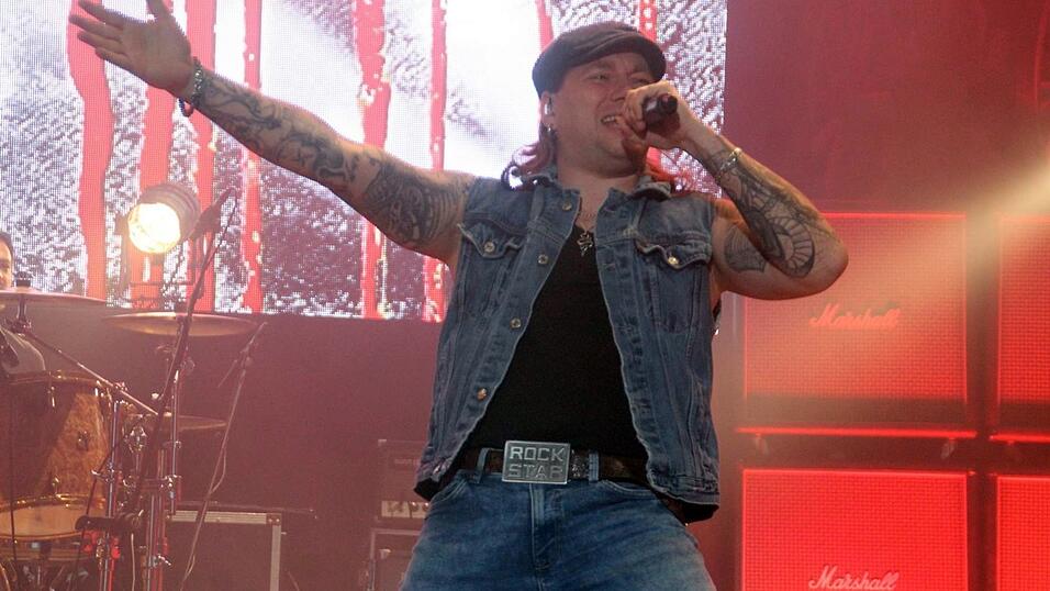 Eindrücke vom Konzertabend der AC/DC-Coverband Barock in er Landshuter Sparkassen-Arena. Eindrücke vom Konzertabend der AC/DC-Coverband Barock in er Landshuter Sparkassen-Arena.