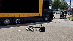 Bei dem Unfall wurde eine 63-Jährige verletzt.