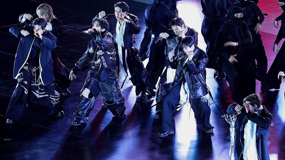 Nach vier Jahren Pause wird BTS beim ersten Auftritt in Seoul mit viel Jubel empfangen.