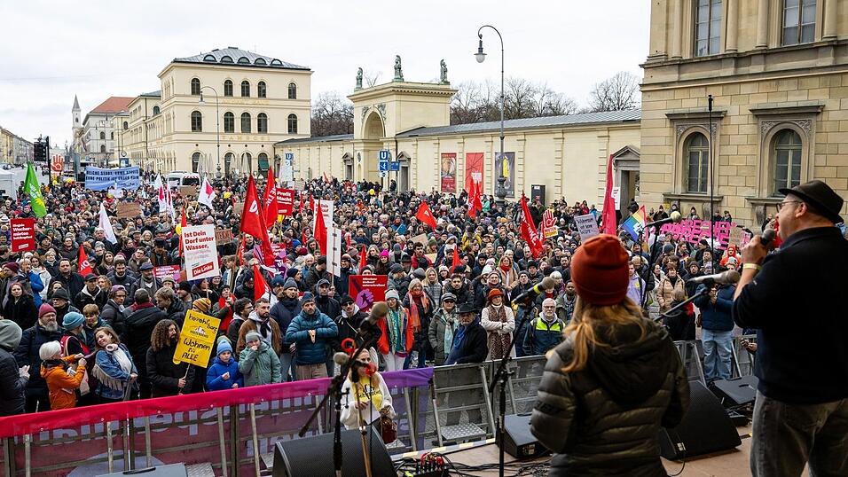 Die Veranstalter sprachen von rund 10.000 Menschen.