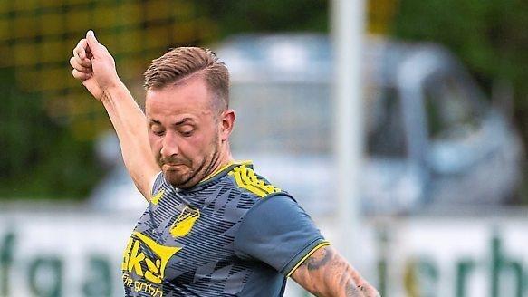 Simbachs bisheriger Co-Spielertrainer und Defensivspieler Kevin Löffler verstärkt den Kader des Ligakonkurrenten FSV Landau. Simbachs bisheriger Co-Spielertrainer und Defensivspieler Kevin Löffler verstärkt den Kader des Ligakonkurrenten FSV Landau.