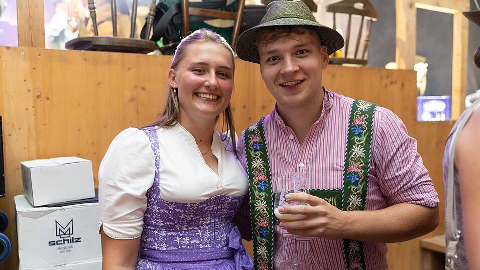Die Partybilder vom Dienstag, 11. August, aus dem Festzelt Weckmann. Die Partybilder vom Dienstag, 11. August, aus dem Festzelt Weckmann.