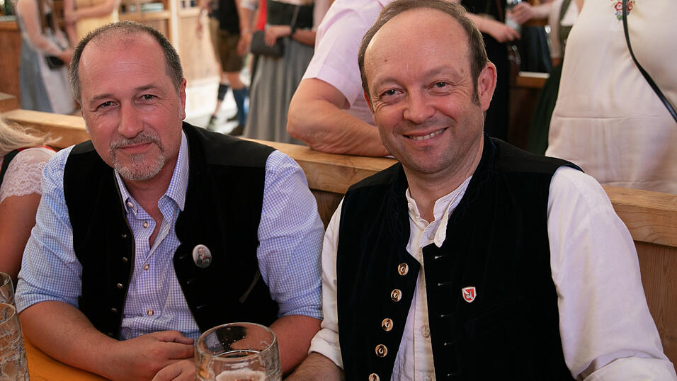 Echte Blasmusikfans lie&szlig;en sich den Montagabend im Festzelt Weckmann nicht entgehen.