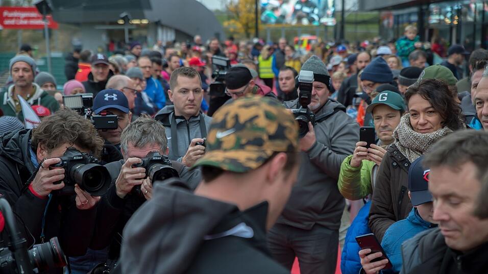 Baseball-Superstar Max Kepler war am Samstag zu Gast in Regensburg. Baseball-Superstar Max Kepler war am Samstag zu Gast in Regensburg.