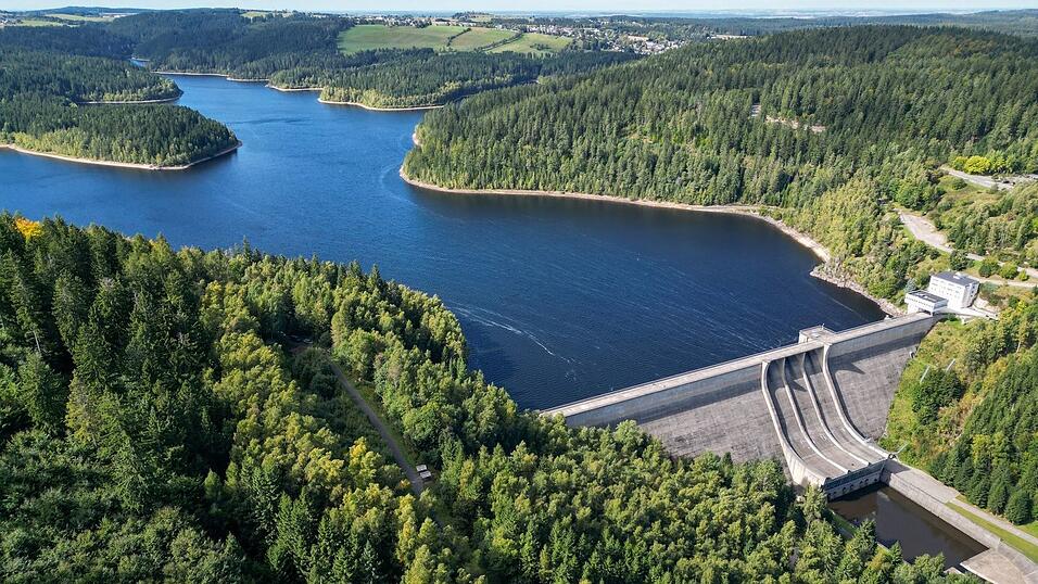 Zu den für das Gemeinwesen wichtigen Anlagen – sogenannte kritische Infrastruktur – gehören etwa Talsperren oder auch Einrichtungen zur Steuerung des Bahnverkehrs. (Symbolbild) Zu den für das Gemeinwesen wichtigen Anlagen – sogenannte kritische Infrastruktur – gehören etwa Talsperren oder auch Einrichtungen zur Steuerung des Bahnverkehrs. (Symbolbild)
