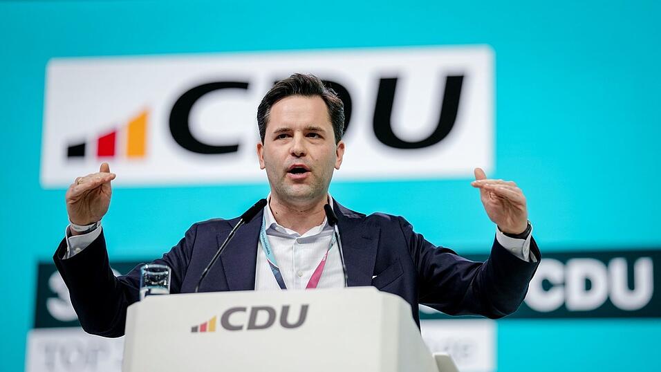 Der Junge-Union-Chef Johannes Winkel will Beamte in die Rentenreform einbeziehen. (Archivbild) Der Junge-Union-Chef Johannes Winkel will Beamte in die Rentenreform einbeziehen. (Archivbild)