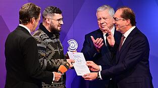 Thomas Köpplin (zweiter von links) aus Schweinfurt wurde geehrt.