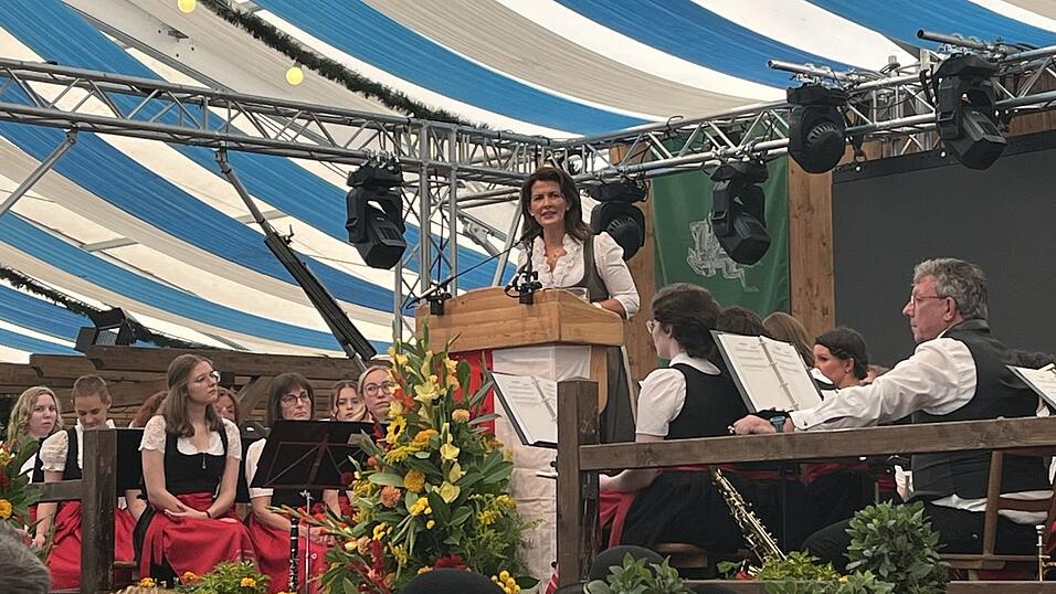 Michaela Kaniber nutzte ihre Rede, um den Straubingern an manchen Stellen ins Gewissen zu reden. Fünf Frauen in über 200 Jahren Gäubodenvolksfest? Schon etwas wenig. 