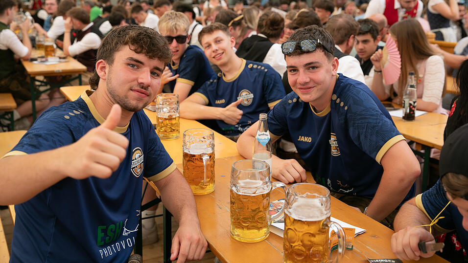 Die Partybilder vom Sonntag, 10. August, aus dem Festzelt Nothaft. Die Partybilder vom Sonntag, 10. August, aus dem Festzelt Nothaft.