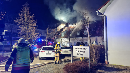 Die Rauchs&auml;ule war am fr&uuml;hen Morgen weithin zu sehen.