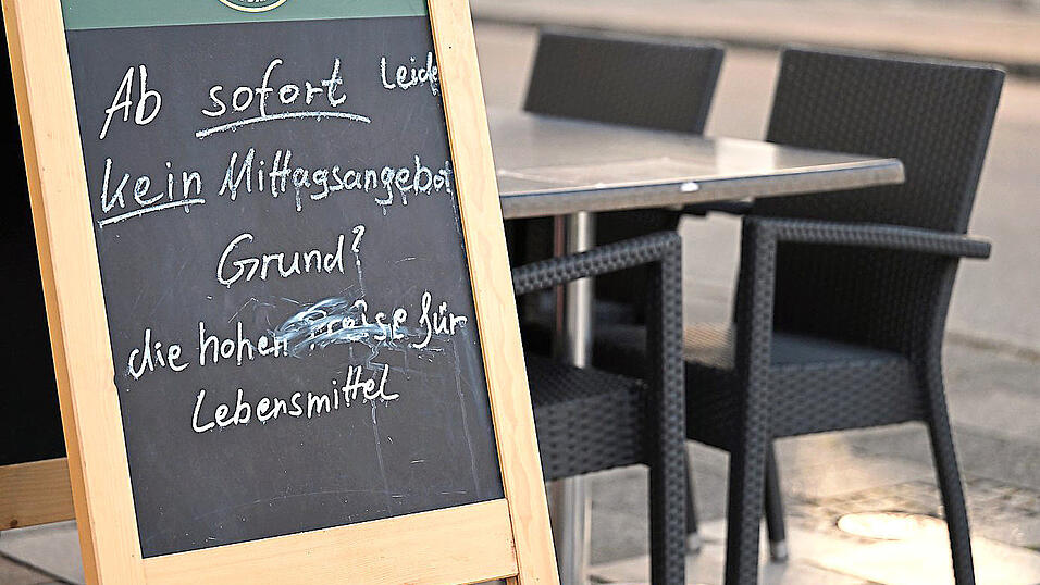 Würden Wirte alle Kosten direkt weitergeben, wären die Speisen schon jetzt teurer- auch ohne 19 Prozent Mehrwertsteuer. Würden Wirte alle Kosten direkt weitergeben, wären die Speisen schon jetzt teurer- auch ohne 19 Prozent Mehrwertsteuer.