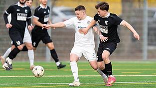 Mannschaftskapit&auml;n Patrick Fuchs (wei&szlig;)&nbsp;und neun weitere TSV-Akteure haben f&uuml;r die kommende Saison in Bogen bereits fest zugesagt.