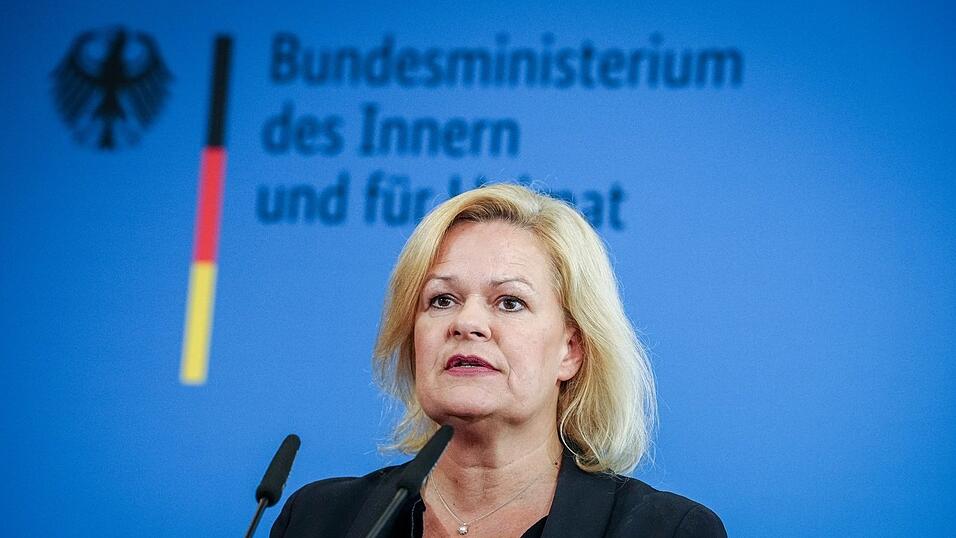 Nancy Faeser (SPD), Bundesministerin für Inneres und Heimat, stellt in einer Pressekonferenz den Entwurf des so genannten Rückführungsverbesserungsgesetzes vor. Nancy Faeser (SPD), Bundesministerin für Inneres und Heimat, stellt in einer Pressekonferenz den Entwurf des so genannten Rückführungsverbesserungsgesetzes vor.