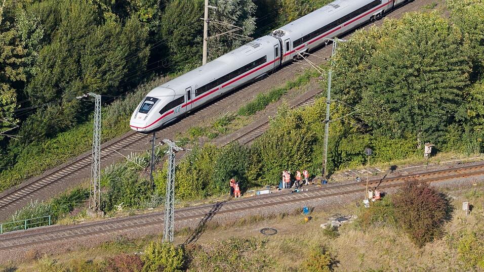 Mittlerweile läuft der Bahnverkehr zwischen Hannover und Berlin fast wieder wie gewohnt. Mittlerweile läuft der Bahnverkehr zwischen Hannover und Berlin fast wieder wie gewohnt.