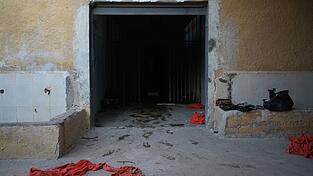 Insassen des al-Schaddadi-Gefängnisses in Syrien konnten im Januar fliehen, wurden aber später teils wieder geschnappt und in den Irak gebracht. (Archivbild) Insassen des al-Schaddadi-Gefängnisses in Syrien konnten im Januar fliehen, wurden aber später teils wieder geschnappt und in den Irak gebracht. (Archivbild)