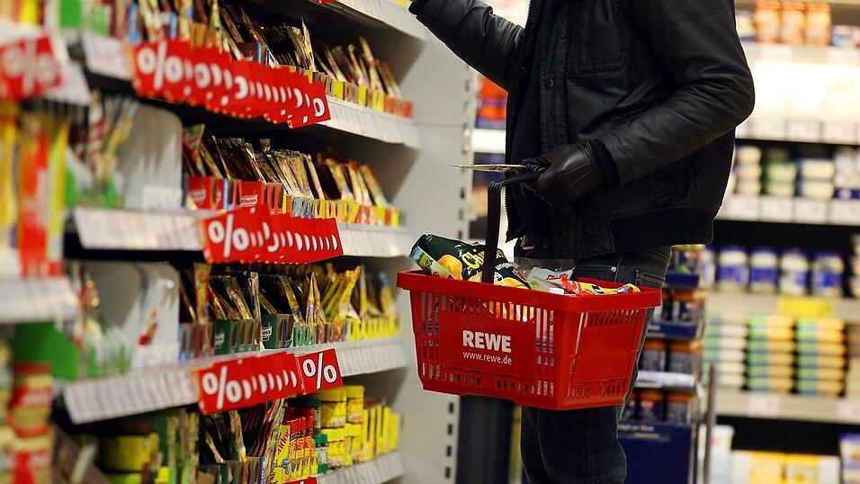 In einem Rewe-Markt in München können Kunden nun per App einkaufen und einfach gehen - es gibt dort keine Kassen mehr. (Symbolbild) In einem Rewe-Markt in München können Kunden nun per App einkaufen und einfach gehen - es gibt dort keine Kassen mehr. (Symbolbild)