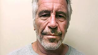 Epstein beging 2019 mit 66 Jahren in seiner Gefängniszelle offiziellen Angaben zufolge Suizid. (Archivbild)