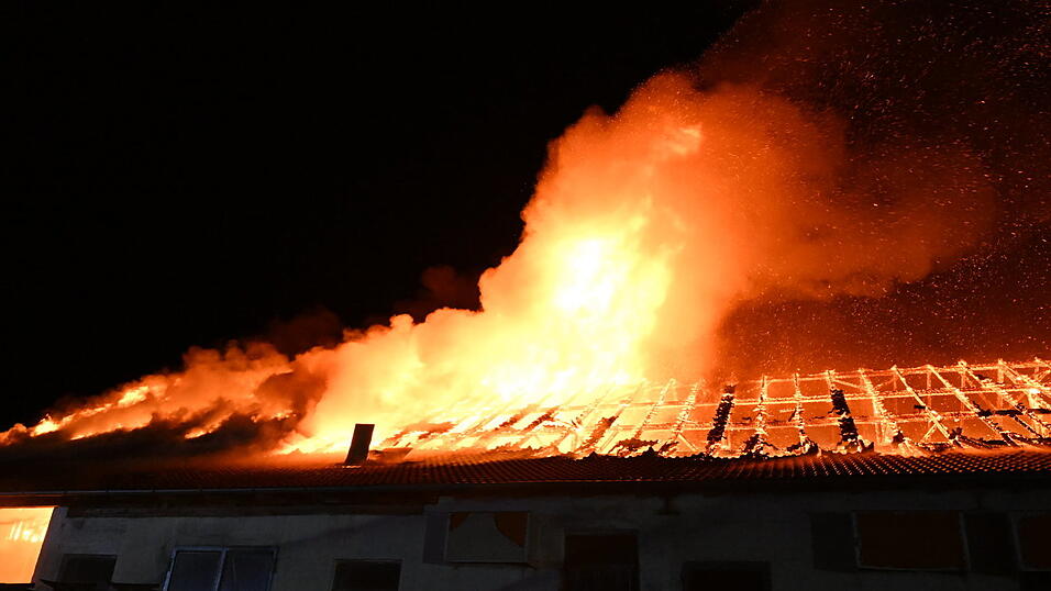 Das Feuer zerstörte den Schweinestall komplett.