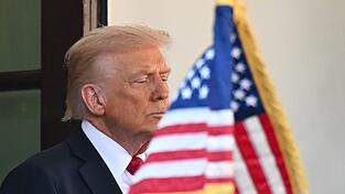 Wochenlang zeigte US-Präsident Trump Verständnis für die Ukraine, nun vertritt er eher Moskauer Forderungen.