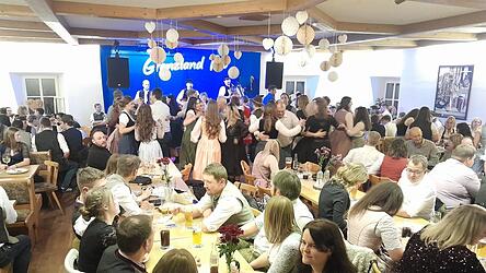 Mit 250 G&auml;sten feierte die FFW Gotzendorf eine rauschende Ballnacht.