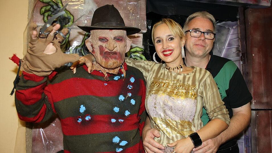 Krueger meets Krüger: Horror-Kultfigur Freddy spukt bis Halloween im gleichnamigen Freizeit-Center in Ittling.