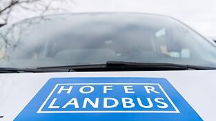 Im Landkreis Hof ist der Landbus inzwischen im kompletten Gebiet unterwegs - mit knapp 2.000 Haltestellen. (Archivbild) Im Landkreis Hof ist der Landbus inzwischen im kompletten Gebiet unterwegs - mit knapp 2.000 Haltestellen. (Archivbild)