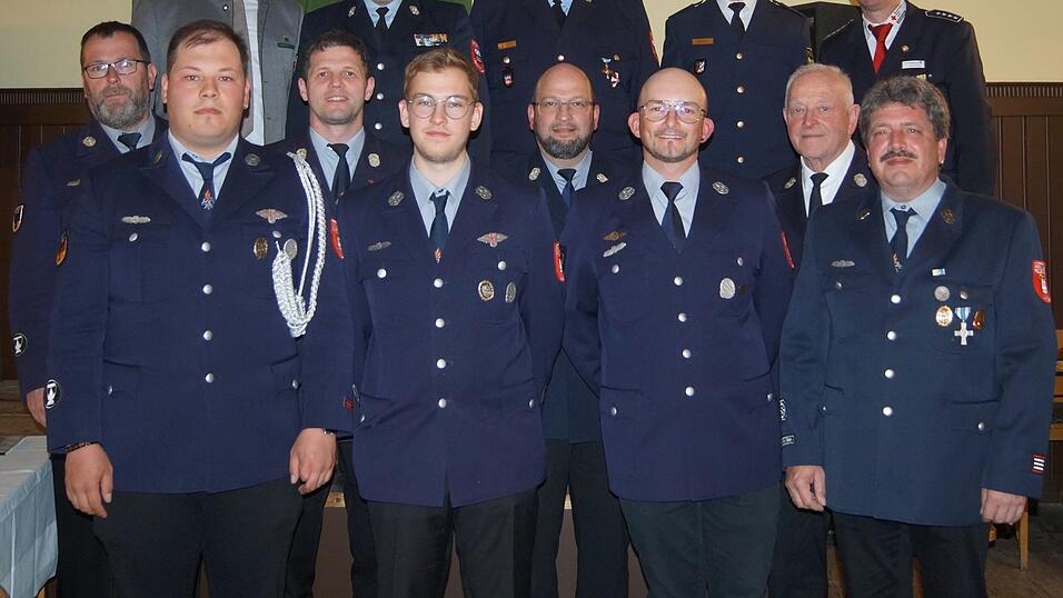 Diese Kameraden wurden f&uuml;r langj&auml;hrigen Aktivendienst ausgezeichnet.