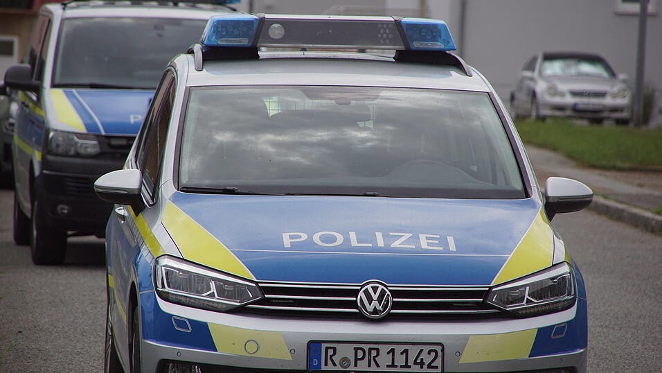 Einsatzfahrzeuge der Polizeiinspektion Neutraubling (Symbolfoto). Einsatzfahrzeuge der Polizeiinspektion Neutraubling (Symbolfoto).