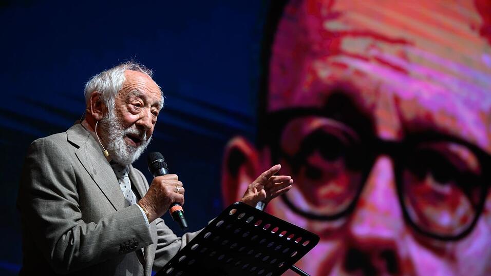 Schauspieler Dieter Hallervorden unterstützt die CDU in Sachsen-Anhalt, kritisiert sie aber auch. Schauspieler Dieter Hallervorden unterstützt die CDU in Sachsen-Anhalt, kritisiert sie aber auch.