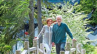 Der Vater des Nepal-Gartens, Heribert Wirth, mit seiner Frau.