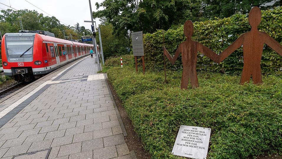 An der S-Bahnstation wurde nach dem Mord an Dominik Brunner ein Denkmal errichtet, auch als Zeichen für Zivilcourage. An der S-Bahnstation wurde nach dem Mord an Dominik Brunner ein Denkmal errichtet, auch als Zeichen für Zivilcourage.
