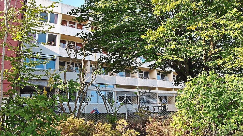 Im Jahr 2013 zogen die ersten Geflüchteten in die Gemeinschaftsunterkunft für Asylbewerber ein. Im Jahr 2013 zogen die ersten Geflüchteten in die Gemeinschaftsunterkunft für Asylbewerber ein.