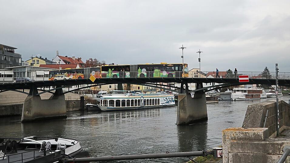 Die Eiserne Br&uuml;cke: Sollte hier die Stadtbahn fahren, m&uuml;sste das Bauwerk f&uuml;r Busse gespert werden.