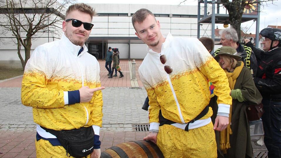 Viele Faschings-Fans haben sich am Samstag den Umzug in Langenbach angesehen. Viele Faschings-Fans haben sich am Samstag den Umzug in Langenbach angesehen.