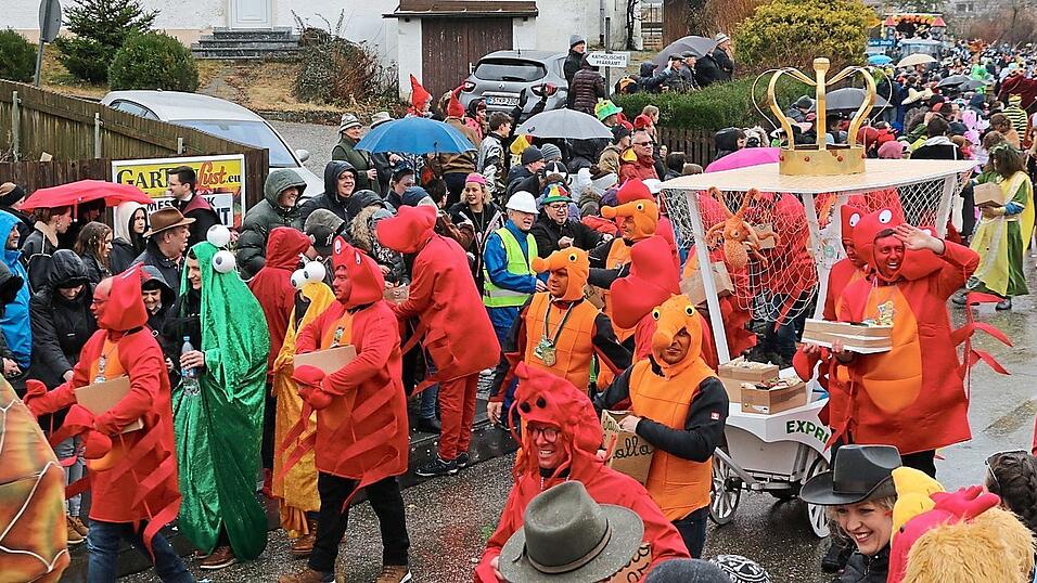 Ungetrübte Stimmung trotz des Regens: der Mauerner Faschingszug im vergangenen Jahr. Ungetrübte Stimmung trotz des Regens: der Mauerner Faschingszug im vergangenen Jahr.