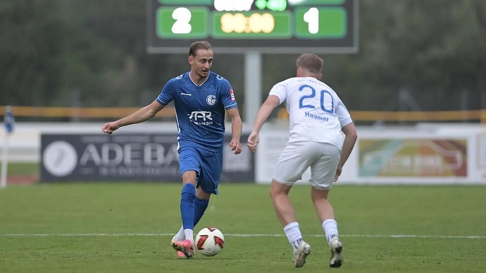 Durch Dingolfings Joker Maximilian Meindl kassierte Bogen sp&auml;t in der Nachspielzeit den entscheidenden Treffer zum 2:1.