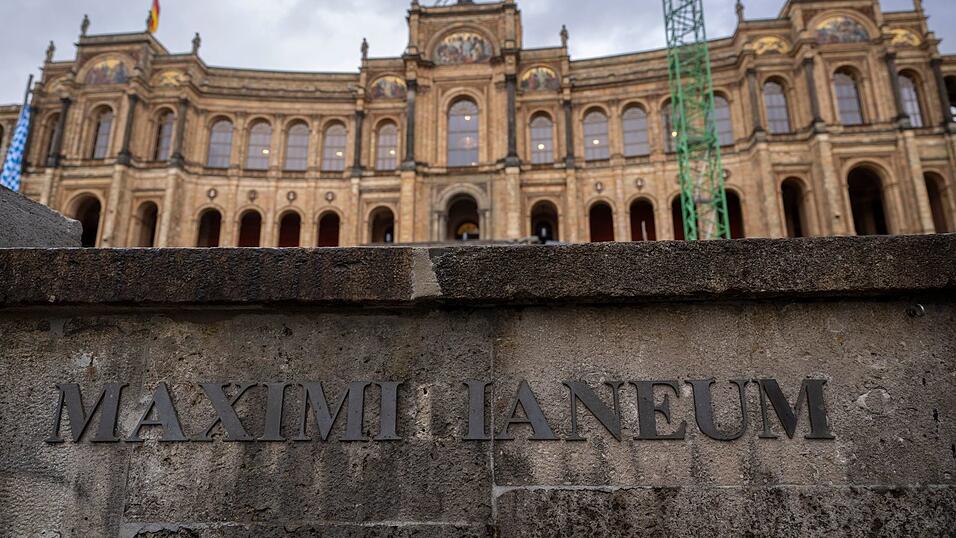 Die Abgeordneten des bayerischen Landtags bekommen ab Juli mehr Geld. (Archivbild)