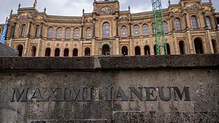 Die Abgeordneten des bayerischen Landtags bekommen ab Juli mehr Geld. (Archivbild)