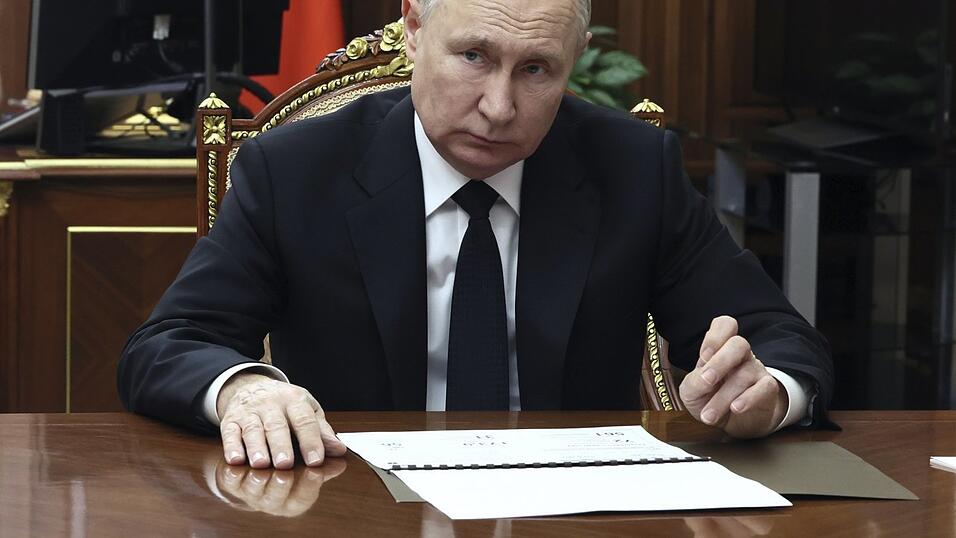 Wie es um den russischen Pr&auml;sidenten Wladimir Putin gesundheitlich wirklich bestellt ist, wei&szlig; wohl nur er selbst. Der Tod des 71-J&auml;hrigen ist allerdings wohl nur ein immer wieder auftretendes Ger&uuml;cht.