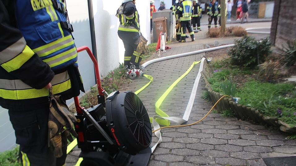 Feuerwehreinsatz in der Alterbergstraße in Straubing. Feuerwehreinsatz in der Alterbergstraße in Straubing.
