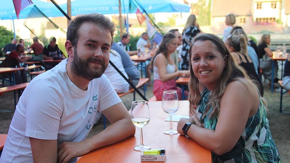 Die Besucher genossen den ersten Abend des Sommergartens auf der Mühleninsel. Die Besucher genossen den ersten Abend des Sommergartens auf der Mühleninsel.
