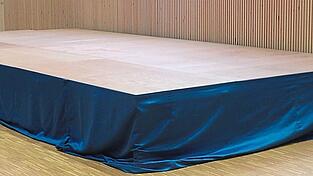 Wo die Teile der Bühne verbleiben sollen, um den Bürgersaal für alle Bürger bestmöglich zu nutzen, wurde im Marktgemeinderat diskutiert.