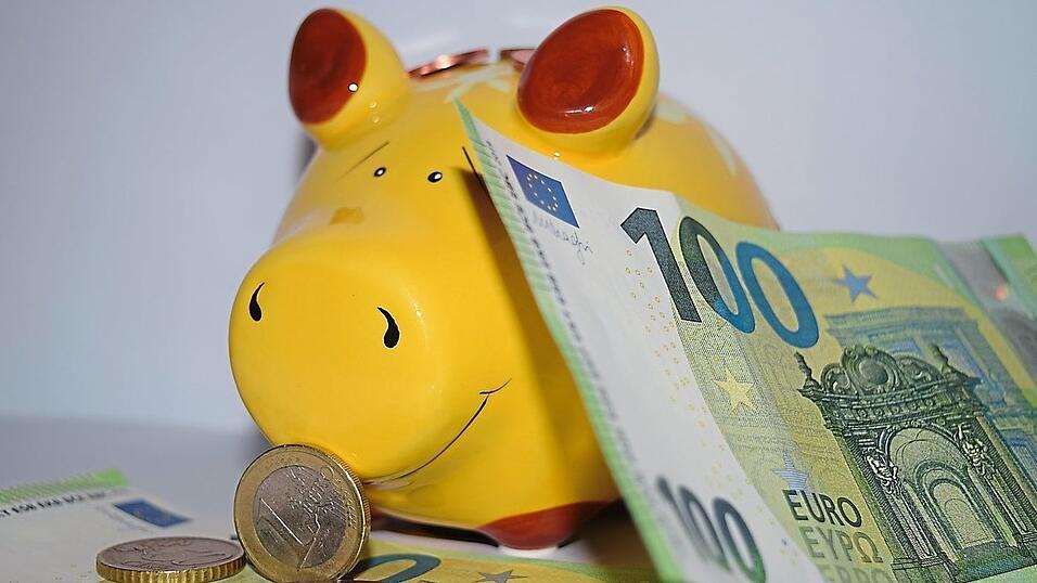 Für die Kommunen und den Landkreis gibt es wieder Geld. Für die Kommunen und den Landkreis gibt es wieder Geld.