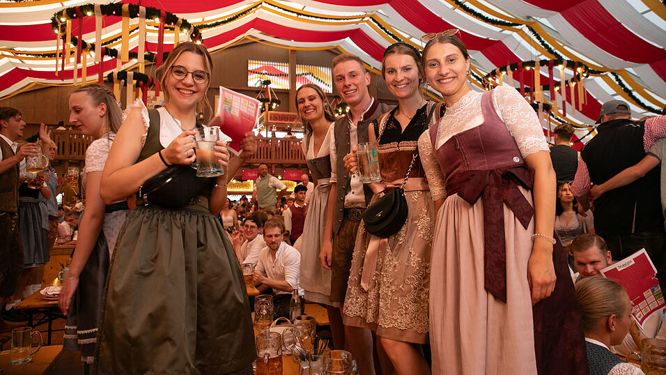 Die Partybilder vom Samstag, 9. August, aus dem Festzelt Krönner. Die Partybilder vom Samstag, 9. August, aus dem Festzelt Krönner.