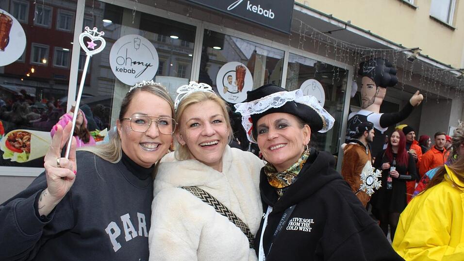 Beste Stimmung herrschte beim Rosenmontagszug in Geisenhausen.