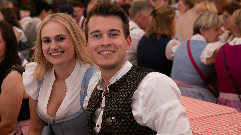 Die Partybilder vom Dienstag, 12. August, aus dem Festzelt Greindl. Die Partybilder vom Dienstag, 12. August, aus dem Festzelt Greindl.