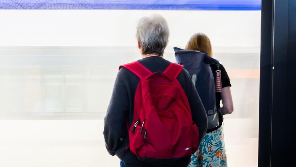 Viele Menschen sind auch im Rentenalter noch aktiv auf dem Arbeitsmarkt. (Symbolbild) Viele Menschen sind auch im Rentenalter noch aktiv auf dem Arbeitsmarkt. (Symbolbild)