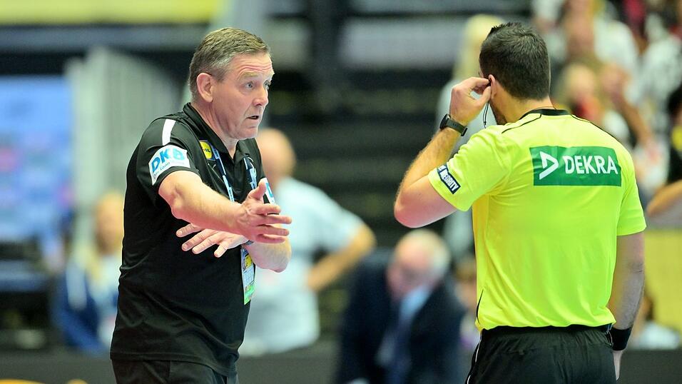 Zu fr&uuml;h gedr&uuml;ckt: Alfred Gislason leistet sich in der Schlussphase gegen Serbien einen ungl&uuml;cklichen Fauxpas.